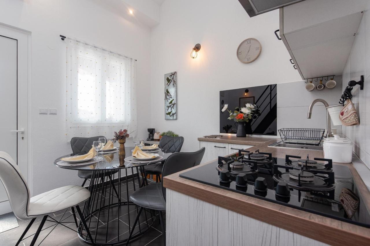 Indigo Apartment *